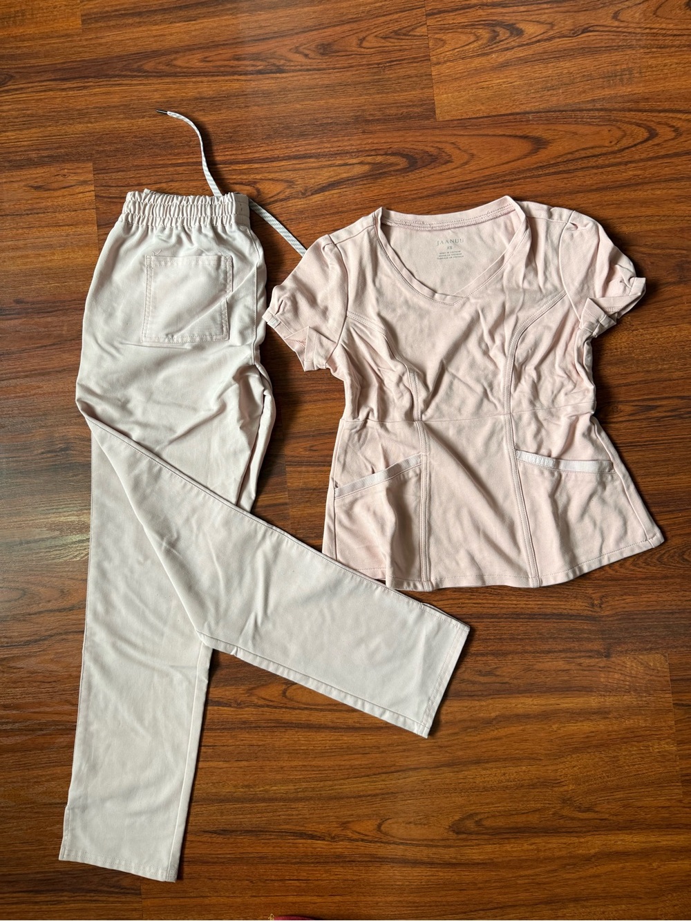 Jaanuu baby light pink scrub set